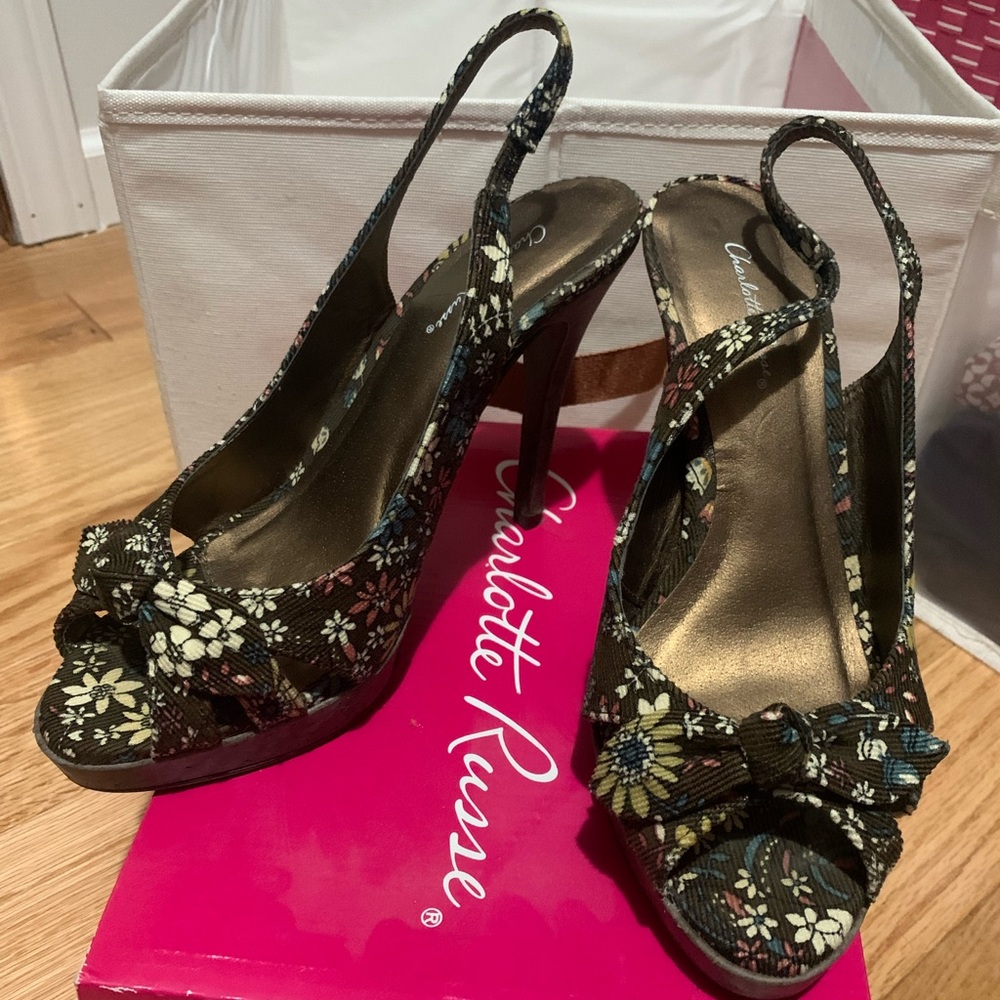Floral Corduroy heels size 8 EUC